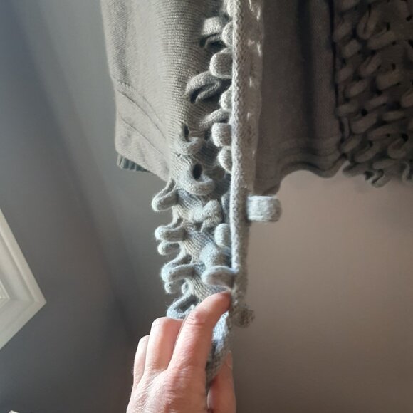 Gorgeous Made in Italy Tabaroni Grey Cashmere Shawl Shrug Sweater Size Med-Large - Picture 5 of 14